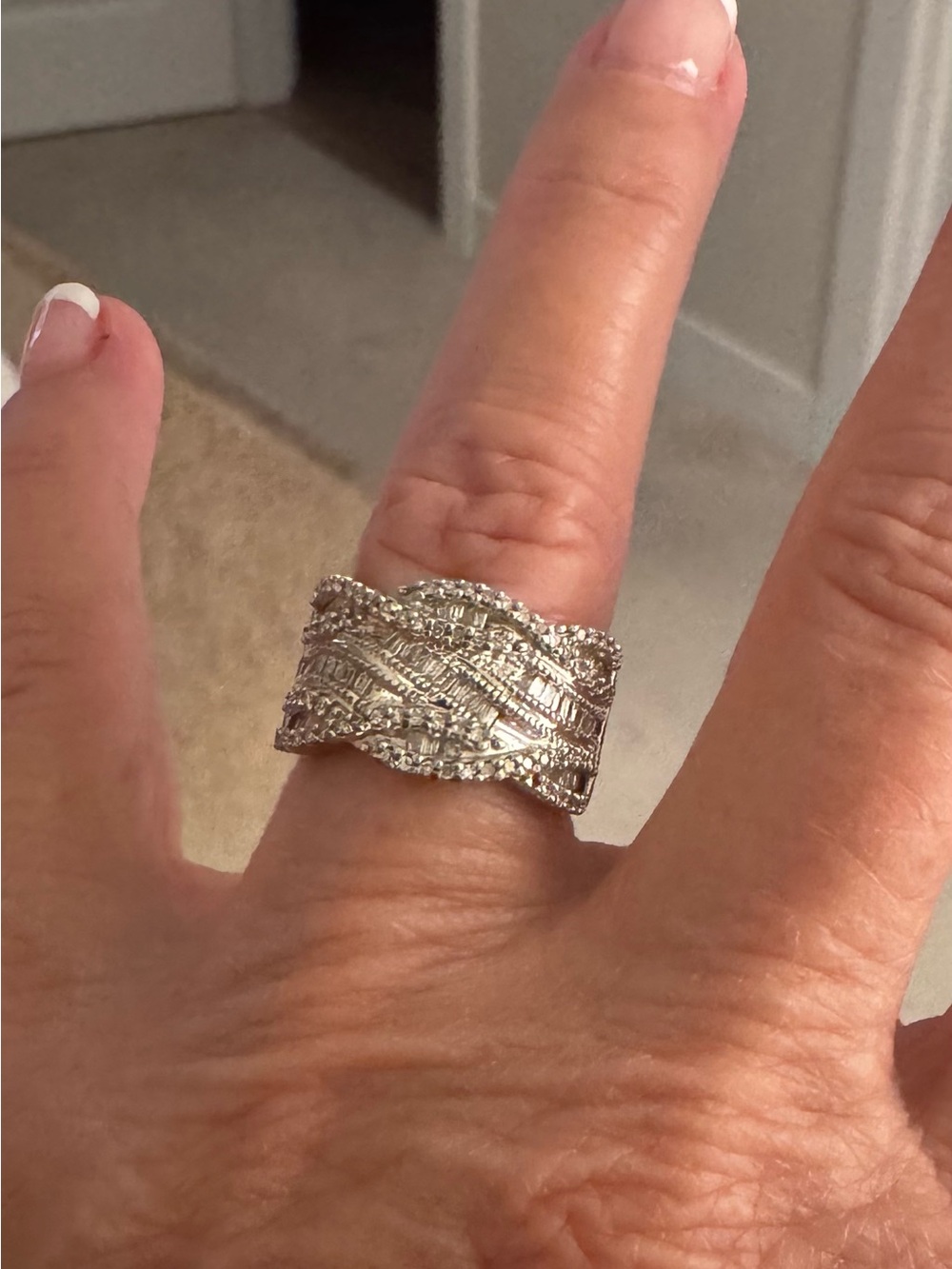 White Gold 10K 1 carat total weight diamond ring